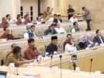 Menteri PANRB Rini Widyantini dalam Rapat Kerja dan Rapat Dengar Pendapat dengan Komisi II DPR RI, di Jakarta, Senin (30/6/2025).