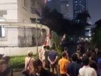 massa-menerobos-rumah-anggota-dpr-dari-fraksi-pan-eko-hendro-purnomo-alias-eko-patrio-di-wilayah-kuningan-jakarta-selatan-pada-1756598836858_169