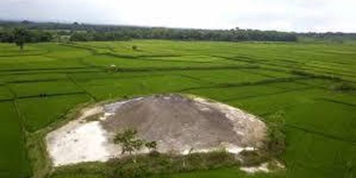 2026-02-19-14-11-34-fenomena_mud_volcano_di_grobogan_ketika_gundukan_lumpur_diduga_gunung_api_1748933166023_169