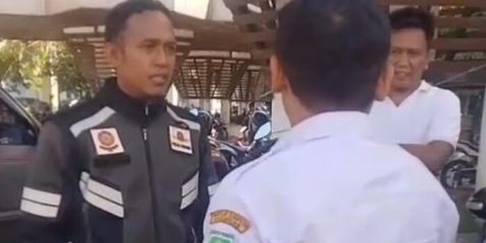 satpol-pp-saat-menginterogasi-pria-berinisial-hd-1778235069135_169