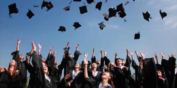 055221200_1699409189-Ilustrasi_wisuda__kelulusan