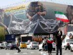 AA-20260405-41022398-41022385-A_GIANT_BANNER_HUNG_IN_TEHRAN_WITH_THE_MESSAGE_THE_STRAIT_OF_HORMUZ_WILL_REMAIN_CLOSED_THE_ENTIRE_PERSIAN_GULF_IS_OUR_HUNTING_GROUND