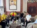 Ketua-DPRA-temui-Wakil-Ketua-Baleg-DPR-RI-di-Bandara